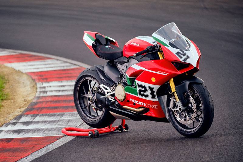 Ducati Panigale V2 Bayliss 1st Championship - Sepedamotor.com