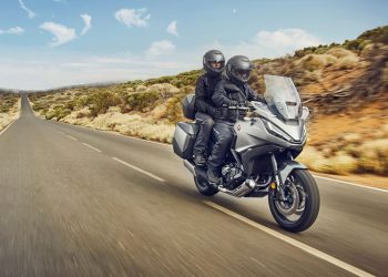 Motor Touring Honda NT1100 Ber-DNA Africa Twin