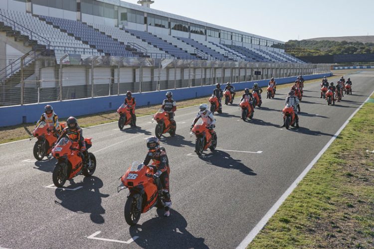 Motor Balap KTM RC 8C